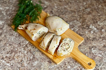 Кальмар командорский, фаршированный рисом и грибами в соусе Том Ям