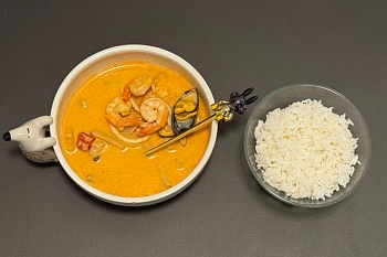 Суп Том Ям с крабом и гребешком