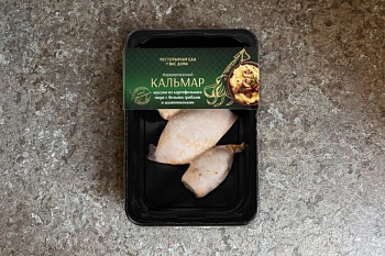 Кальмар, фаршированный муссом из картофельного пюре с белыми грибами и шампиньонами